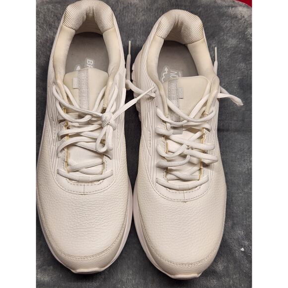 Athletic_Shoes